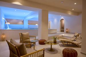 Ruang duduk di Lucy Hotel