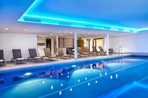 Bazén v ubytování H+ Hotel & SPA Engelberg nebo v jeho okolí