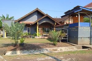 una casa en la universidad de Queens en OYO HOMES 91255 Desa Wisata Embung Purworejo Syariah, 