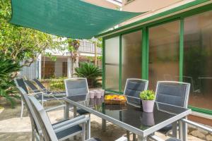 Patio alebo iná vonkajšia časť ubytovania Els Pins -Port d'Alcudia-