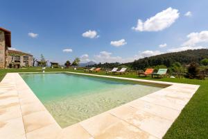 a swimming pool in the middle of a yard at Casas Casal de Nino in Celorico de Basto