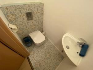 Kúpeľňa v ubytovaní 2 bedroom 107 m2 loft with balcony