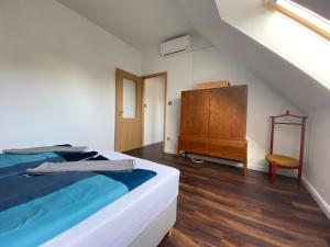 Posteľ alebo postele v izbe v ubytovaní 2 bedroom 107 m2 loft with balcony