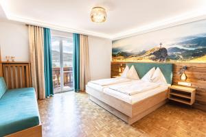 a bedroom with a bed and a painting on the wall at Haus Bader in Steinbach am Attersee