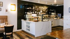 a coffee shop with a counter and a table at Altstadt-Hotel in Stendal