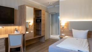 Postel nebo postele na pokoji v ubytování Altstadt-Hotel