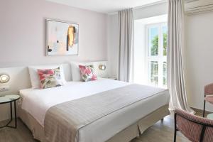 Ein Bett oder Betten in einem Zimmer der Unterkunft Maistra Select Mlini Villas and Apartments