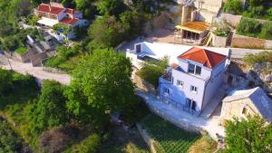Budova, kde se vila nachází + 37 fotografií