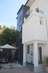 The building in which a vendégházakat is located