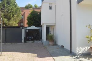 The building in which a vendégházakat is located