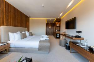 Ένα ή περισσότερα κρεβάτια σε δωμάτιο στο Longue vie Hotels
