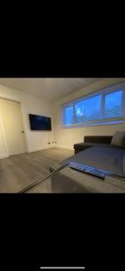 Gallery image of Modern 2 bed apartment & free parking in Canterbury