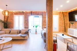 TV a/nebo společenská místnost v ubytování New Abando AC by Staynnapartments