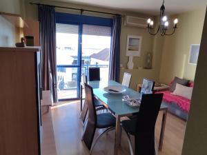 a dining room with a table and chairs and a living room at Calle Ancla Isla Cristina in Isla Cristina