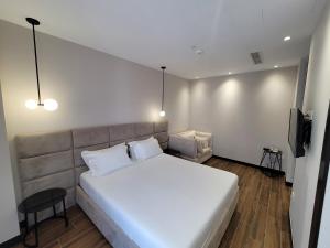 Postel nebo postele na pokoji v ubytování Delfin Resort Kune