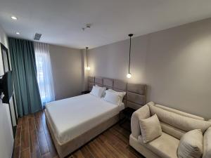 Postel nebo postele na pokoji v ubytování Delfin Resort Kune