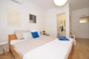 Posteľ alebo postele v izbe v ubytovaní Room & Studio In the Centre