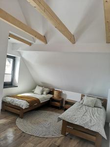 Postel nebo postele na pokoji v ubytování Cozy mountain house - Coolówka pod Babią Górą