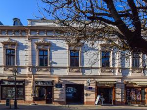Budova, v ktorej sa apartmán nachádza + 6 fotografií