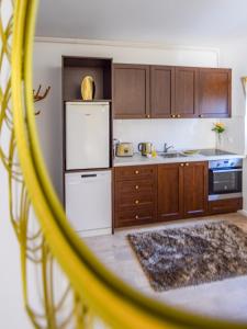 Kuchyňa alebo kuchynka v ubytovaní Königin Apartman
