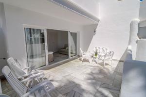 Fotografie z fotogalerie ubytování Stunning 4-Bedroom Townhouse with Breathtaking Views in Marbella v destinaci Marbella