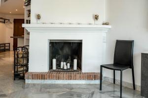 Fotografie z fotogalerie ubytování Stunning 4-Bedroom Townhouse with Breathtaking Views in Marbella v destinaci Marbella