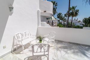 Fotografie z fotogalerie ubytování Stunning 4-Bedroom Townhouse with Breathtaking Views in Marbella v destinaci Marbella