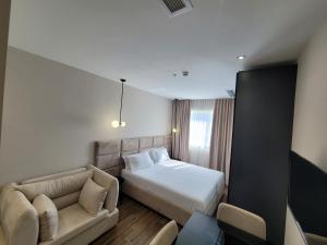 Postel nebo postele na pokoji v ubytování Delfin Resort Kune