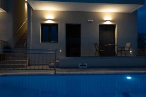 The swimming pool at or close to Aspri Petra Apartments