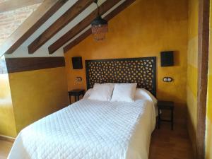 A bed or beds in a room at Camino a Casa - Suances