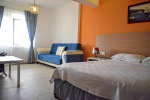 A bed or beds in a room at Elit Deniz Palamutbükü
