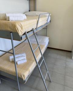 Postel nebo postele na pokoji v ubytování HOTEL FLYING