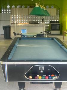 Biliár nebo kulečník v ubytování Combate Green House