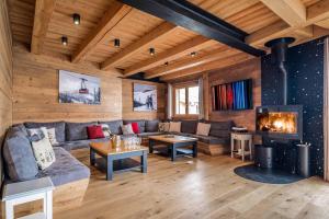 a living room with a couch and a fireplace at Madame Vacances Chalet Woodpecker in L'Alpe-d'Huez
