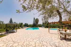 Bazén v ubytování Lenna's Villas Zante nebo v jeho okolí