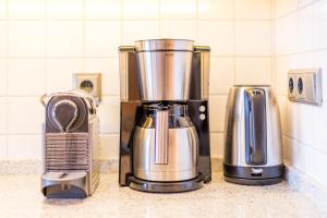 two blenders sitting on a counter in a kitchen at Hanseatenhaus_ Whg_ 84 _Meerblick_ in Westerland (Sylt)