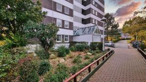 a building with a garden in front of it at FeWo Höftsee-Blick in Plön