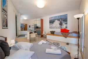 Posteľ alebo postele v izbe v ubytovaní Margarita Apartments Paxos - Studio Kam