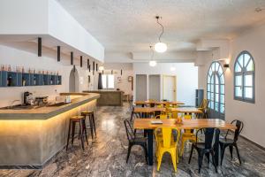 Reštaurácia alebo iné gastronomické zariadenie v ubytovaní Matala Hostel