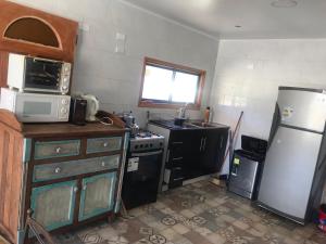 Η κουζίνα ή μικρή κουζίνα στο Casa de campo a 5 minutos del lago caburga +17 φωτογραφίες