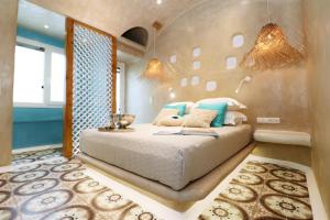 A bed or beds in a room at AMMOS at AmazeU Suites Naxos