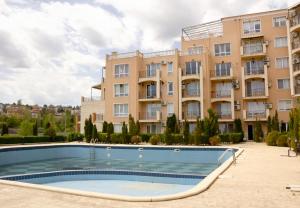 The swimming pool at or near ⟪Panama Flat⟫ 1BD with access to a pool & parking