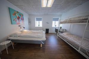 a bedroom with two bunk beds and a desk at Grindsted - Billund Apartment 1 in Grindsted