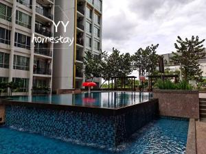 Bazén v ubytování Cozy House Johor Bahru - 100Mbps Wifi - Paradigm - Sutera Area nebo v jeho okolí