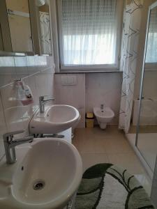 Kúpeľňa v ubytovaní Croatia Zadar Borik big Family Apartment with garden view Number 6