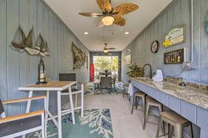 Φωτογραφία από το άλμπουμ του Inviting Home Less Than 2 Mi to Ocean Isle Beach Pier σε Ocean Isle Beach