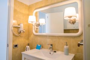 A bathroom at LIVE TAJAO BEACH