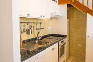 A kitchen or kitchenette at LIVE TAJAO BEACH