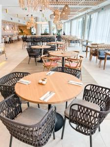 Reštaurácia alebo iné gastronomické zariadenie v ubytovaní Apartament Morski Widok Międzyzdroje + 37 fotografií