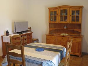 a room with a table and a tv and a desk at Au coeur de la Provence Verte in Le Cannet-des-Maures